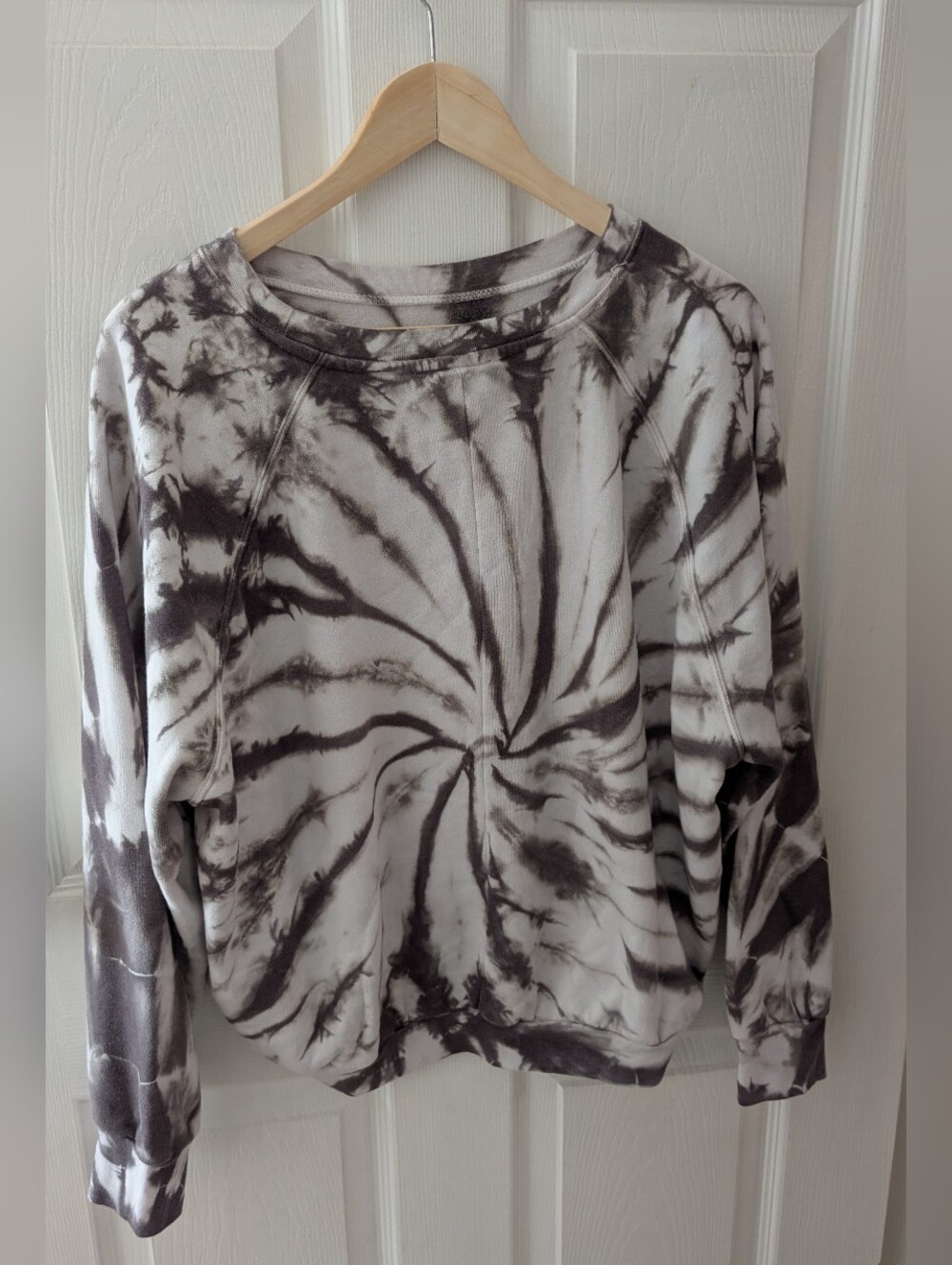 Sage Collective Tie-Dye Crewneck Cropped Sweatshirt - Black & White